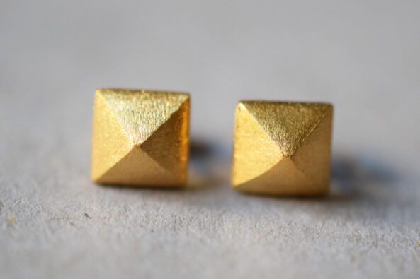 Earstuds brushed Pyramid