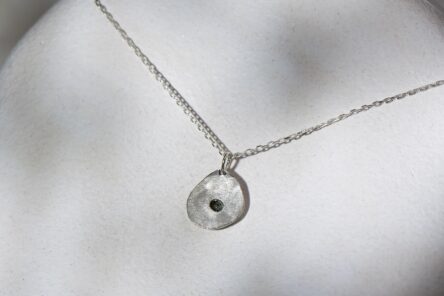 Necklace Capsule With Blue Sapphire