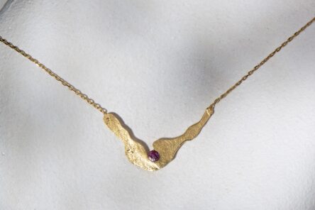 Necklace Capsule With Rose Sapphire