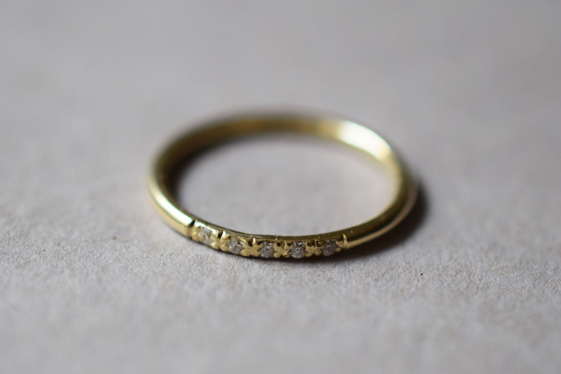 Ring with 4 white zirconia Stones