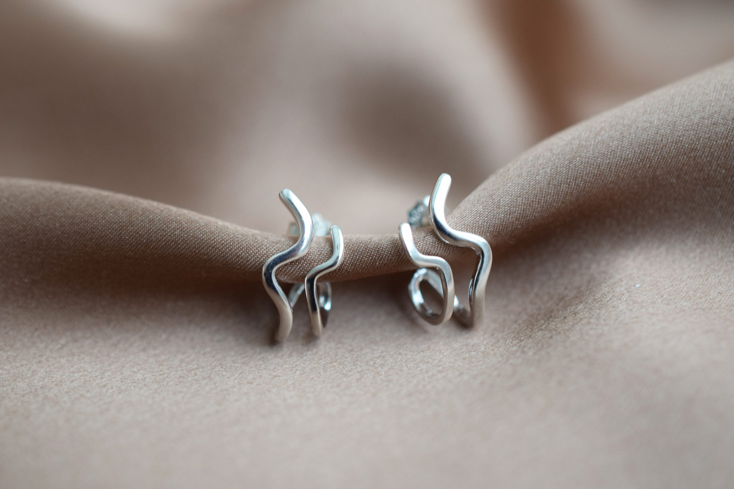 Earstuds Shaped Wave