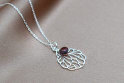 Necklace Ornamental With Garnet Gemstone