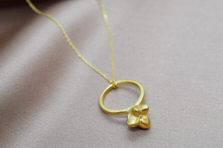 Alternative view of Necklace Spindle Flower
