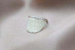 Alternative view of Ring dotty Halfmoon