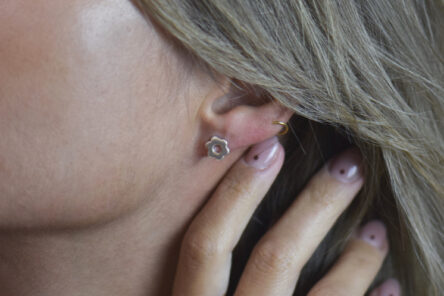 Alternative view of Earstuds Daisy