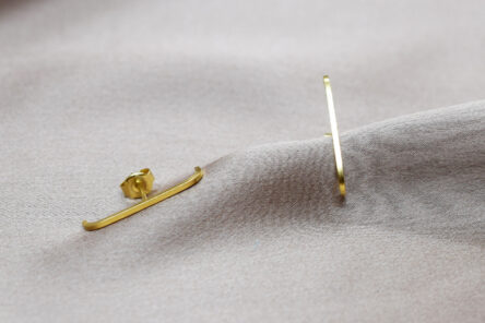 Earstuds Around Simple