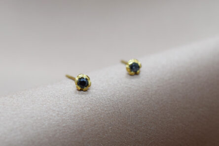 Earstuds Black or White Zirconia