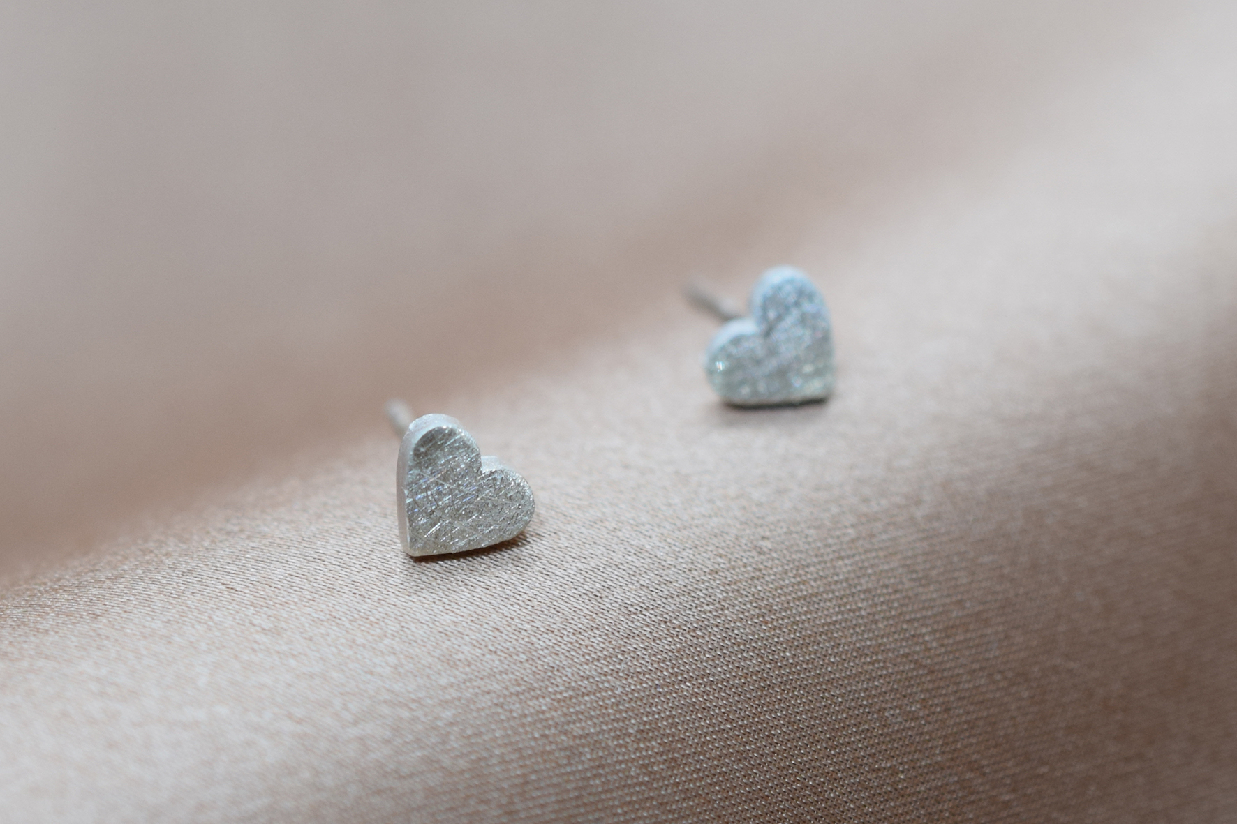 Earstuds Brushed Heart
