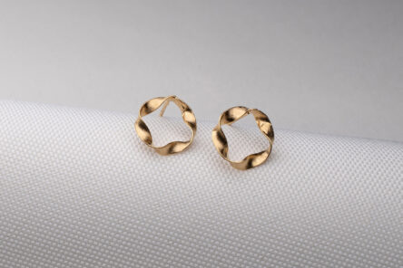 Earstuds Twist Circle