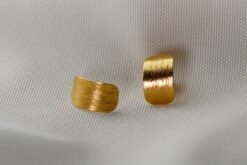 Alternative view of Earstuds Structured