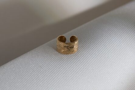 Alternative view of Earcuff Structured