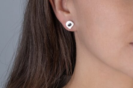 Alternative view of Earstuds Blue Sapphire