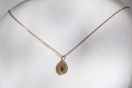 Necklace Capsule With Blue Sapphire