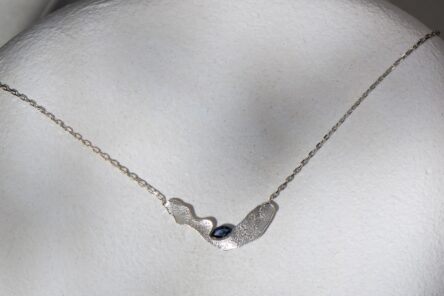 Necklace Capsule With Blue Sapphire