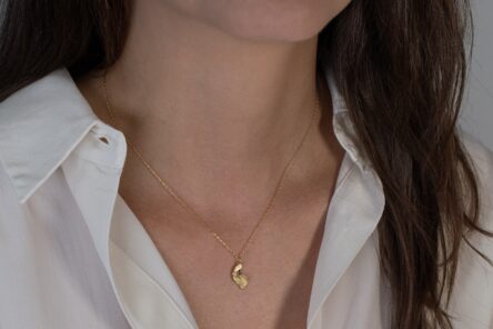 Alternative view of Necklace Capsule With Grey Sapphire