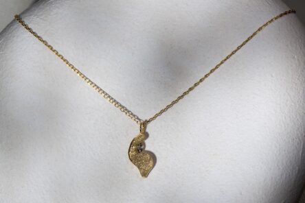 Necklace Capsule With Grey Sapphire