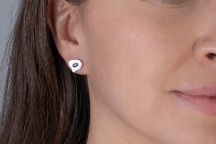 Alternative view of Earstuds Blue Sapphire