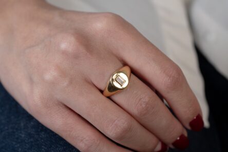 Alternative view of Ring Baguette Signet